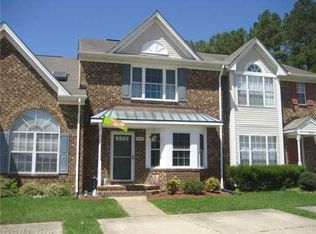 904 S Lake Cir, Chesapeake, VA 23322