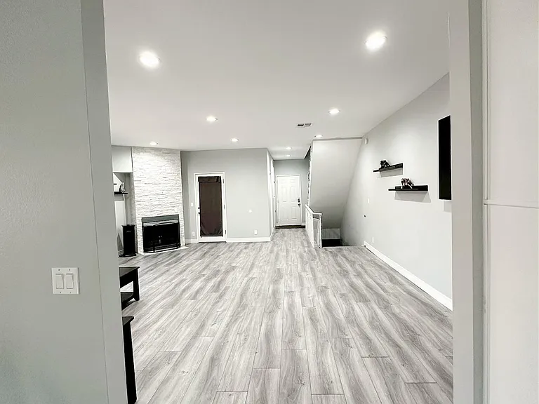 13653 Wyandotte St #3 — Photo 8