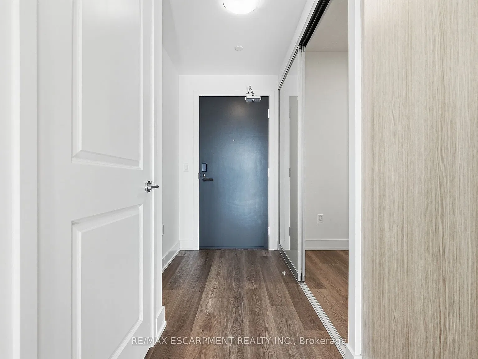 The Millhouse Condos — Photo 3