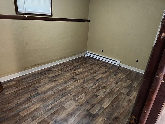 4th image of 929 Falcon Rd #5
