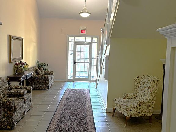 3rd image of 601 Wyndhurst Dr APT 304