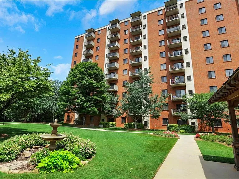 300 Johnson Ferry Rd NE #B902 — Photo 35