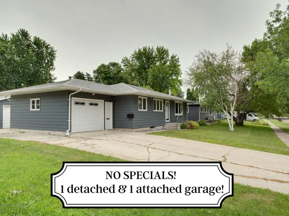 2214 11th St S, Fargo, ND 58103