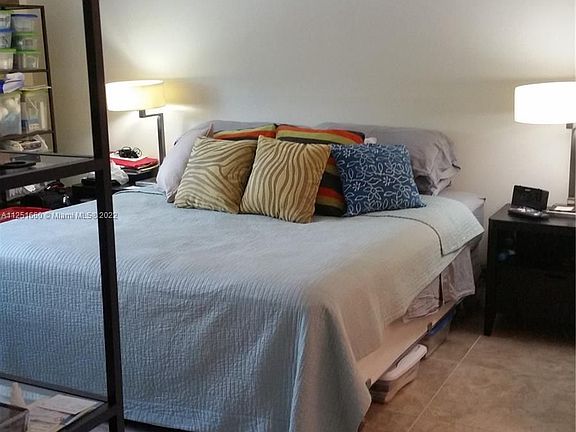 4th image of 729 NE 16th Ave #729D