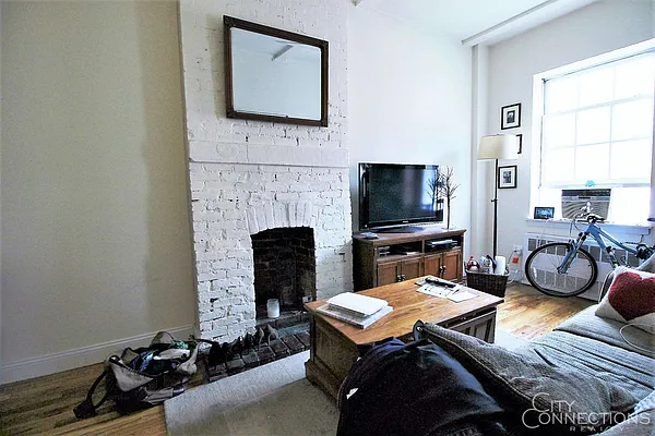 Rented by City Connections Realty | media 15