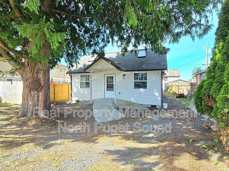 3 bed, 2.0 bath, 1144 sqft, $2,650 — Photo 1