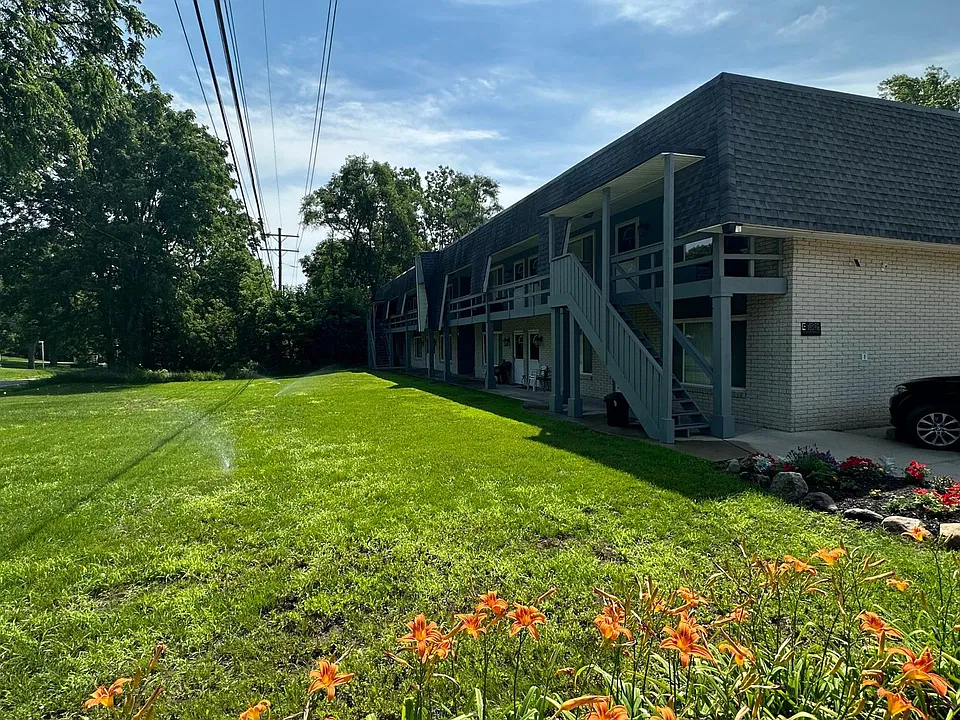 5685 Pontiac Lake Rd #7