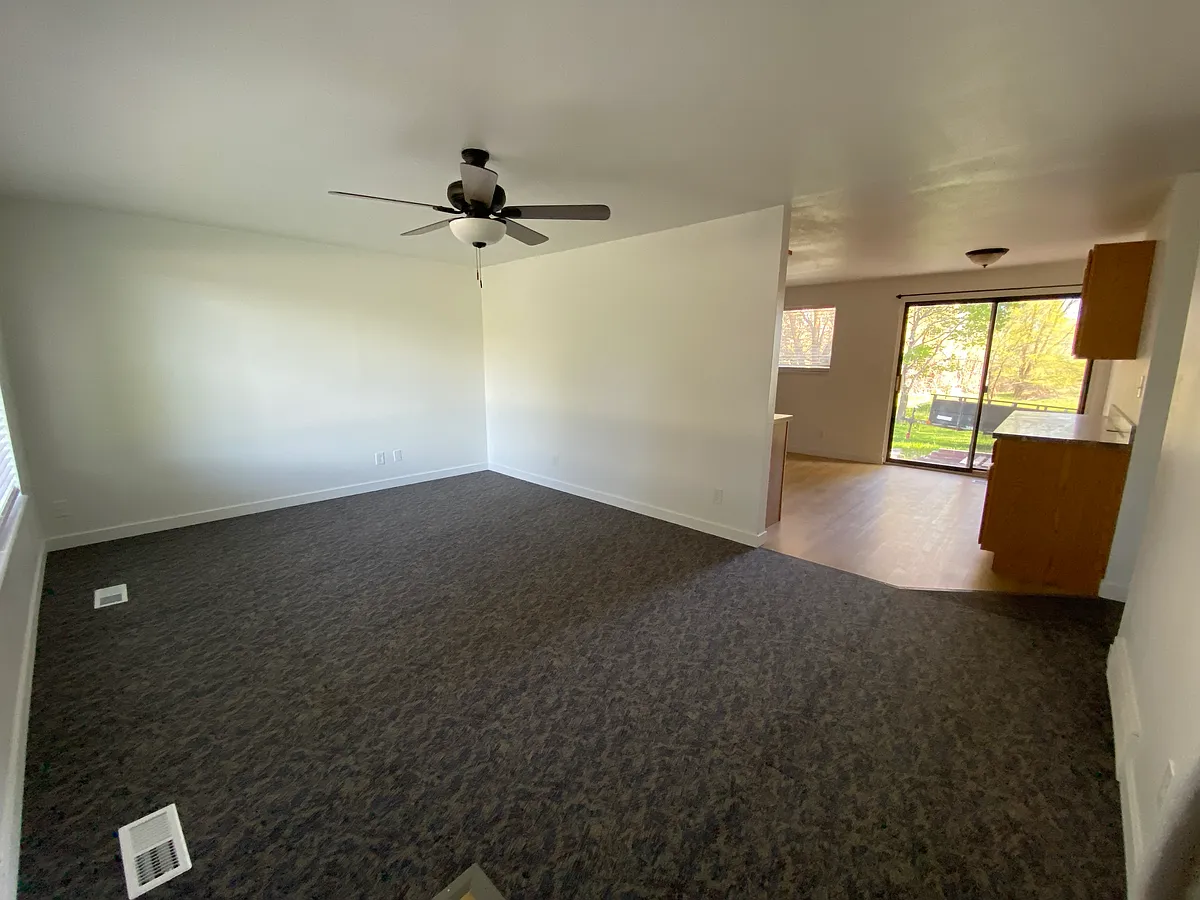 Building Photo - 74 E Valley View Dr