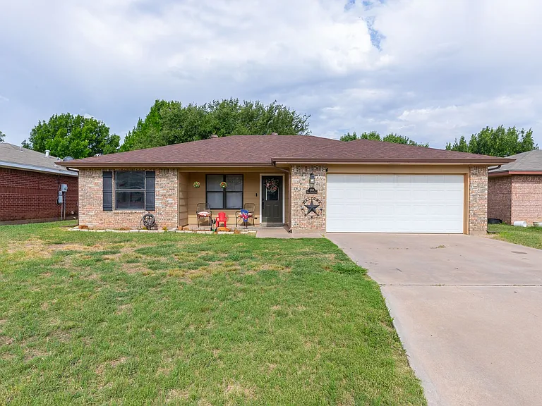 3818 Wake Forest Ln — Photo 1