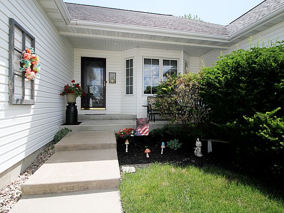 2nd image of 15609 Lakeview Dr