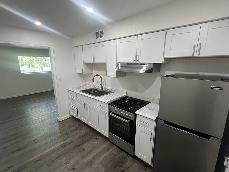 1325 N 48th St #2 — Photo 22