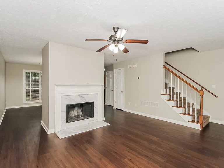 2320 Kissing Tree Ln SE — Photo 4
