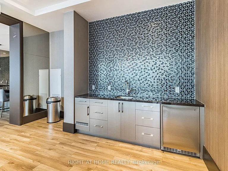 4208 Dundas St W #513 — Photo 36