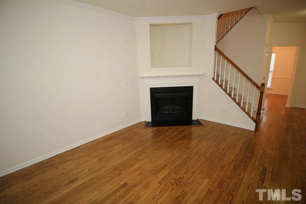 3 bed, 2.5 bath, 1650 sqft, $2,350 — Photo 3
