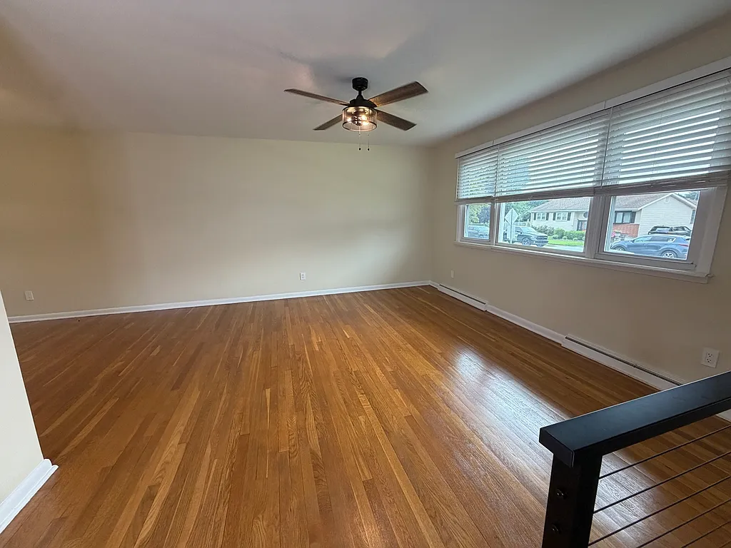 3 bed, 1.5 bath, 1678 sqft, $2,500 — Photo 3