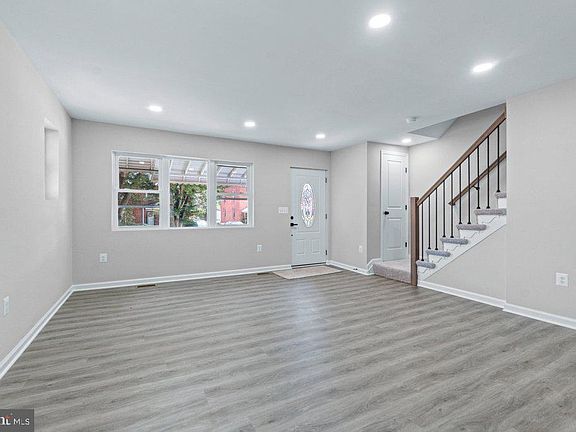2nd image of 5527 Belle Ave
