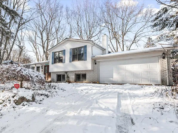 9875 S Ortonville Rd, Clarkston, MI 48348
