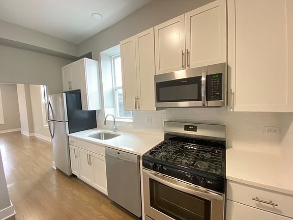 2nd image of 3829 N Marshfield Ave Unit 2F