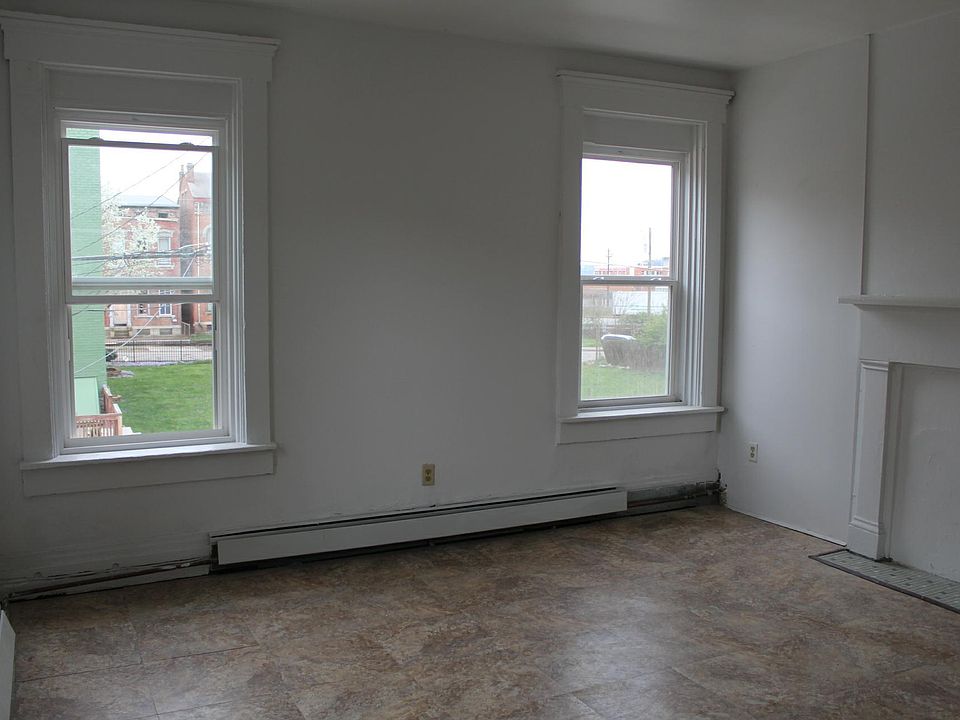 2nd image of 1120 Garden St #2