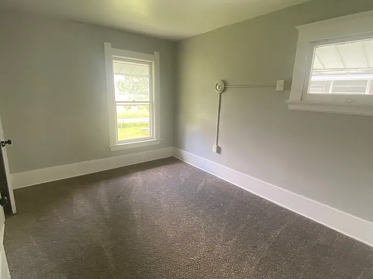 1074 W Woodruff Ave — Photo 6