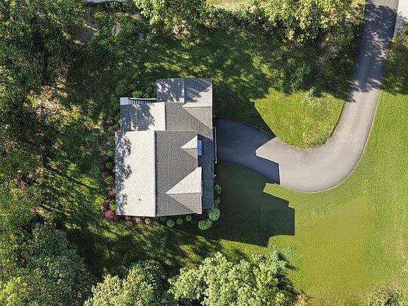 4th image of 35 Evergreen Ave