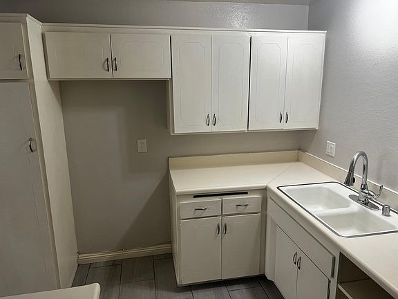 4th image of 3908 N Lugo Ave APT B