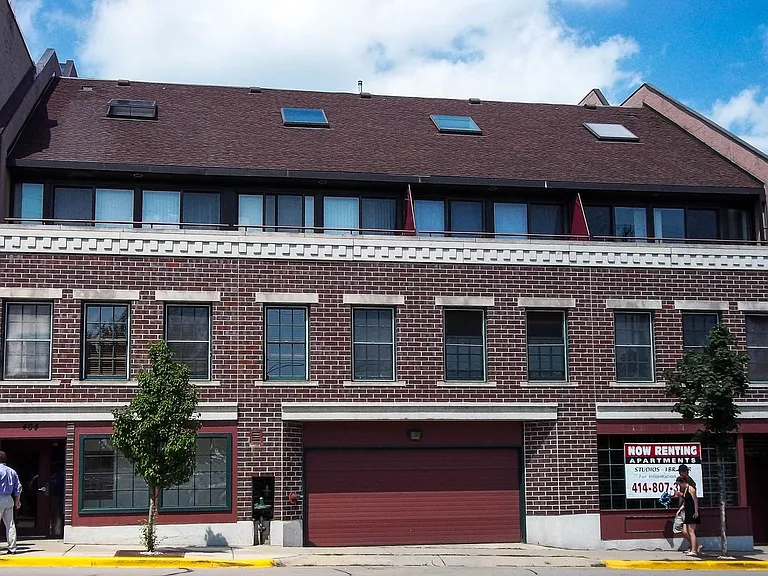 404 E Wilson St — Photo 7