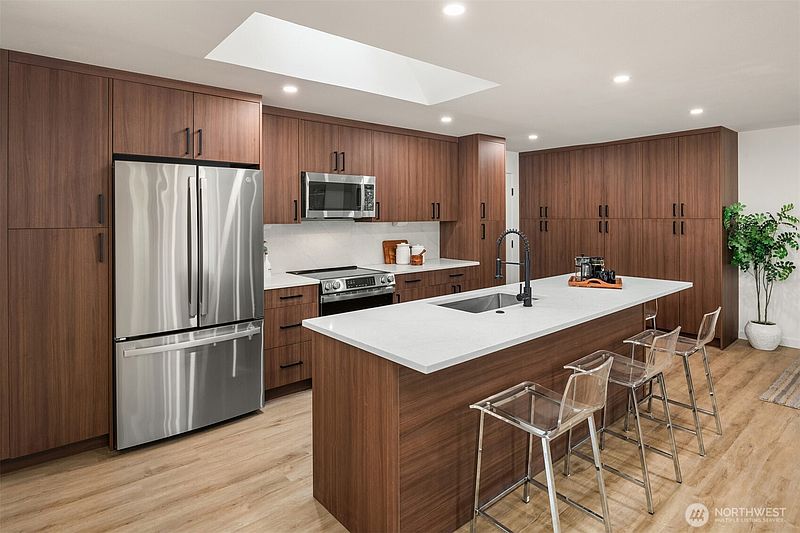 4th image of 4910 NE 1st Court
