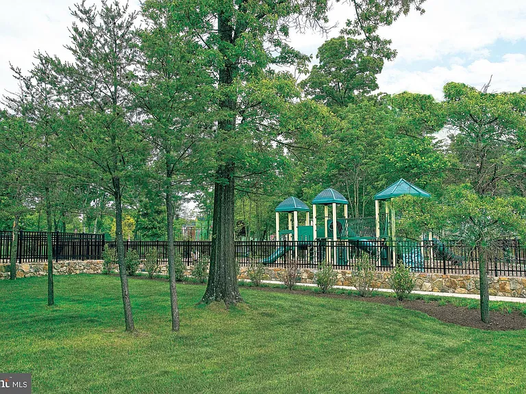 23745 Hopewell Manor Ter — Photo 44