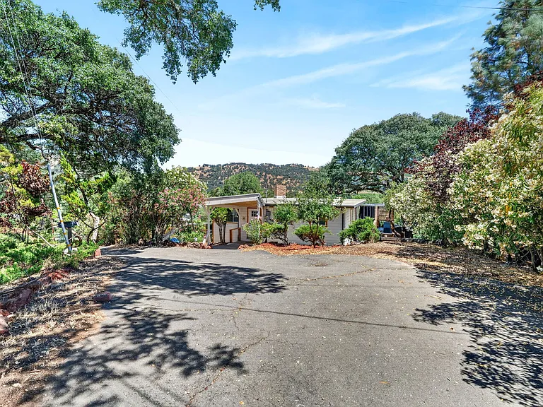Oak Knoll Ave — Photo 37
