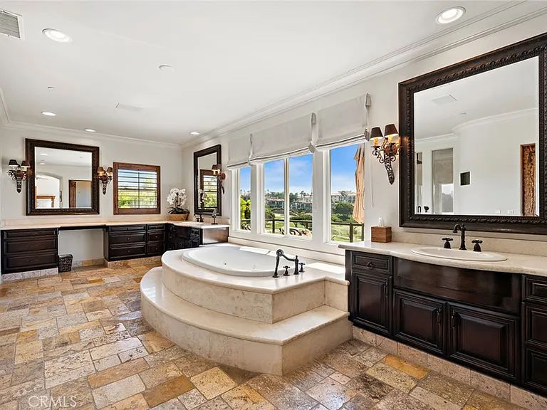 5 Via Monarca St — Photo 24