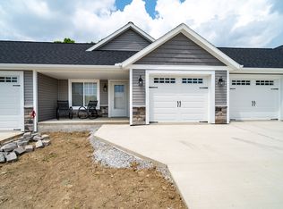 108 Eastown Dr, Wapakoneta, OH 45895