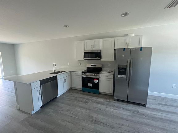 4th image of 2121 Como St #2121