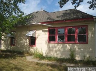 420 6th St SE, Staples, MN 56479