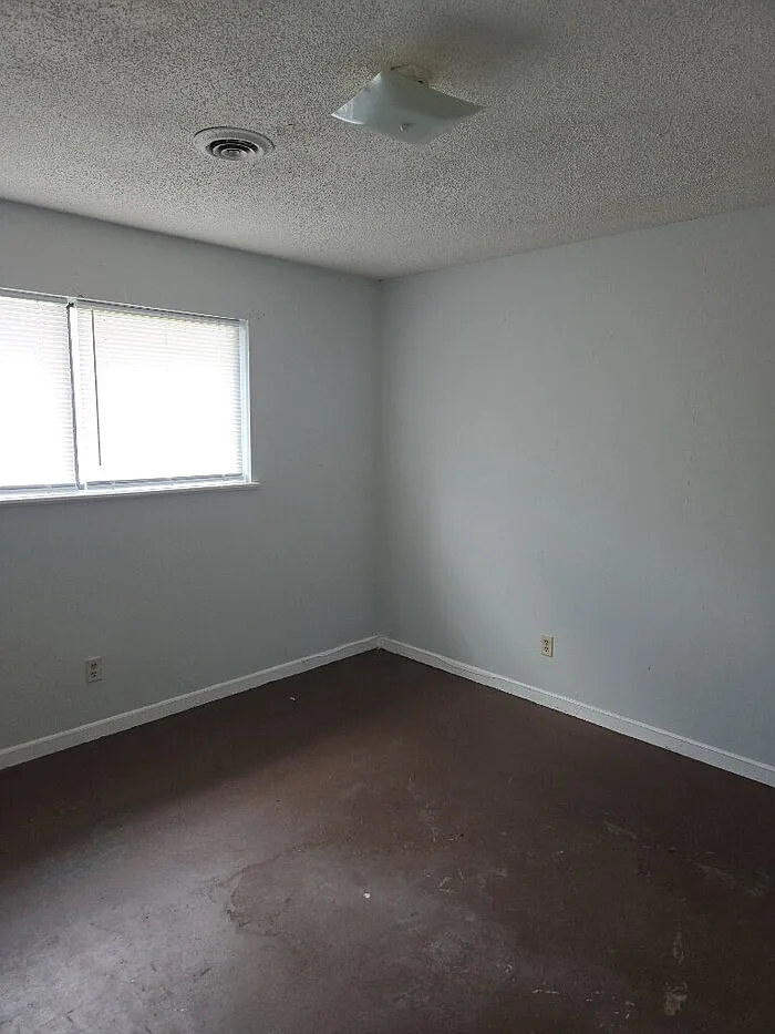 2 bed, 1.0 bath, $850 — Photo 2