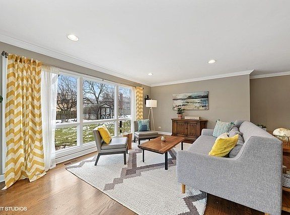 3rd image of 1411 W Lexington Dr
