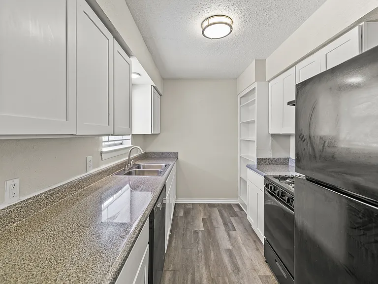 La Bella Apartments — Photo 19
