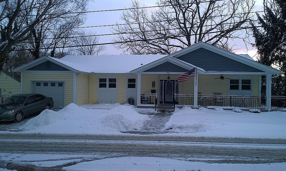1st image of 125 W Elm St