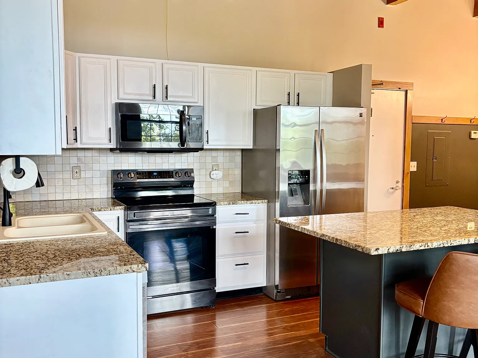 2 bed, 992 sqft, $2,300 — Photo 4