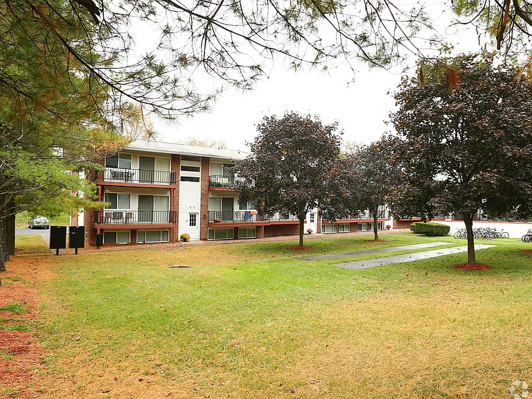 Windsor Court Apartments — Photo 15