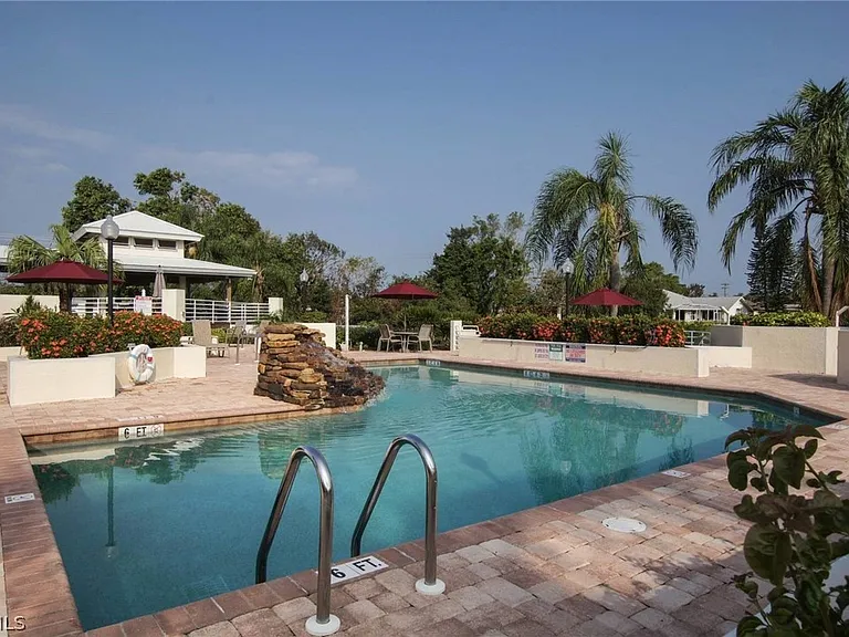 9439 Palm Island Cir — Photo 25