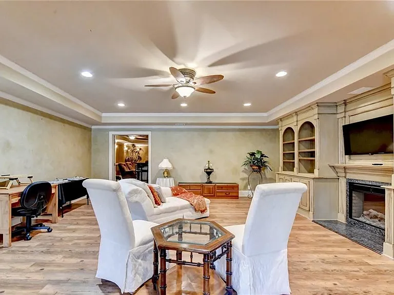 8910 Pinehurst Cv — Photo 80