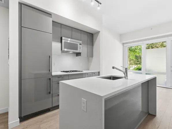 4488 Cambie St #104, Vancouver, BC V5Y 0M2