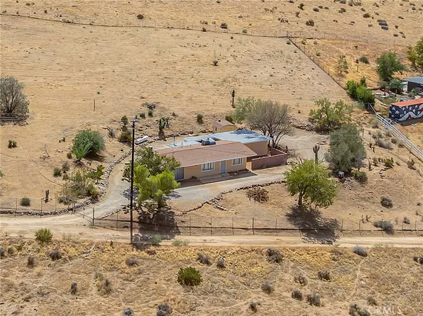 9838 Buena Vista St, Apple Valley, CA 92308