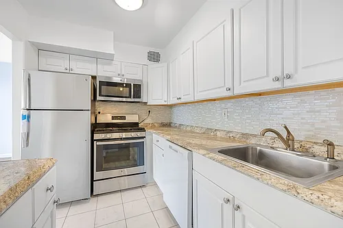 6050 Kennedy Blvd E #2E Photo 1