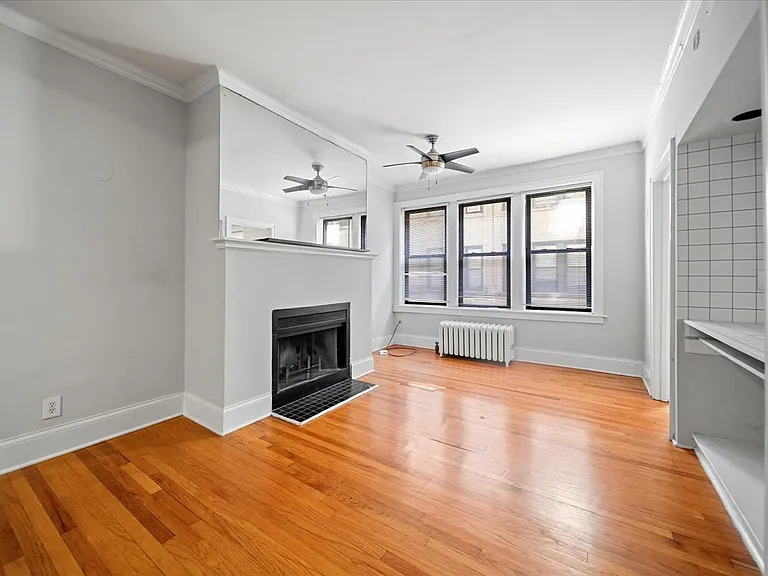 639 W Roscoe St #T1 — Photo 2