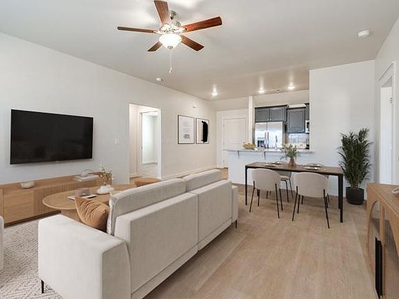 3rd image of 1606 Highland Loop