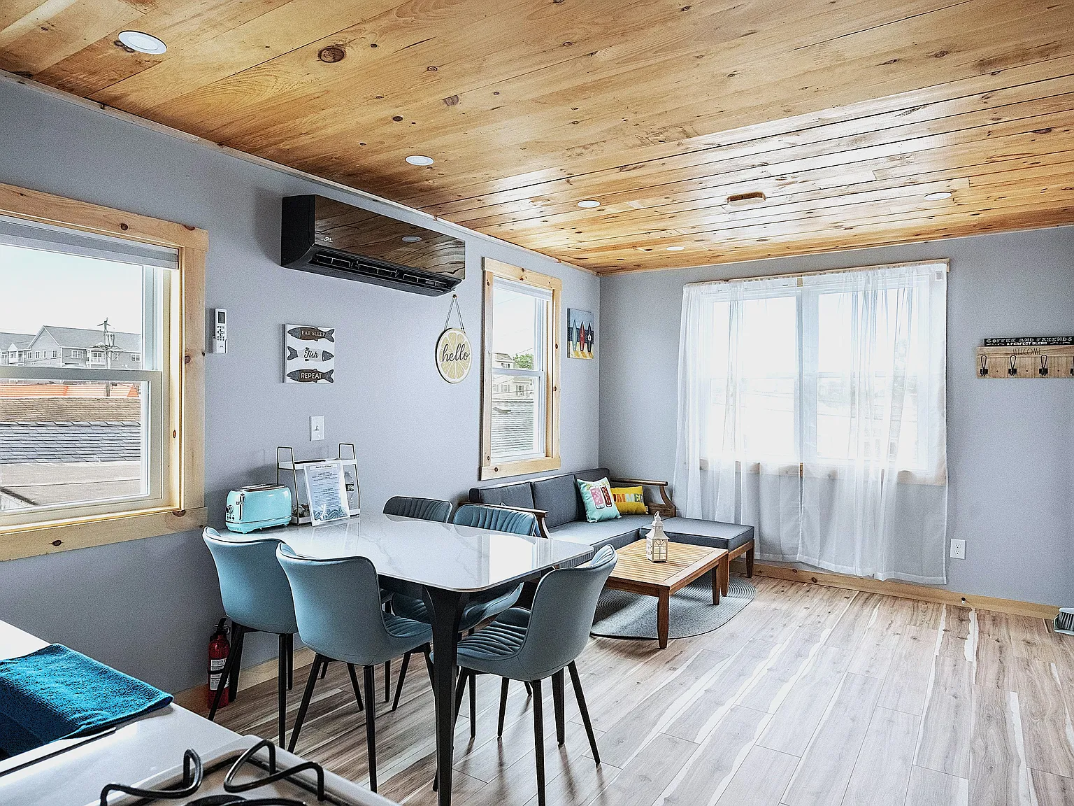 2 bed, 600 sqft, $2,300 — Photo 3