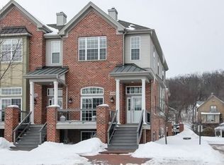 328 N Harrison St, Algonquin, IL 60102