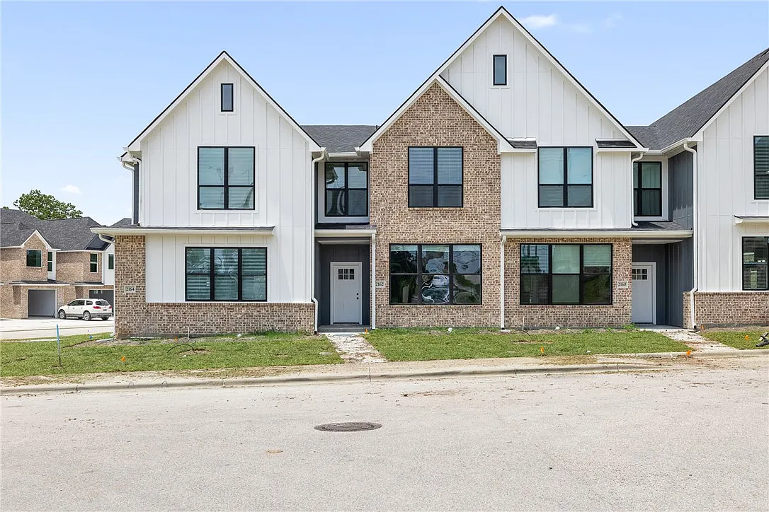 4 bed, 4.5 bath, 1858 sqft, $2,200 — Photo 1